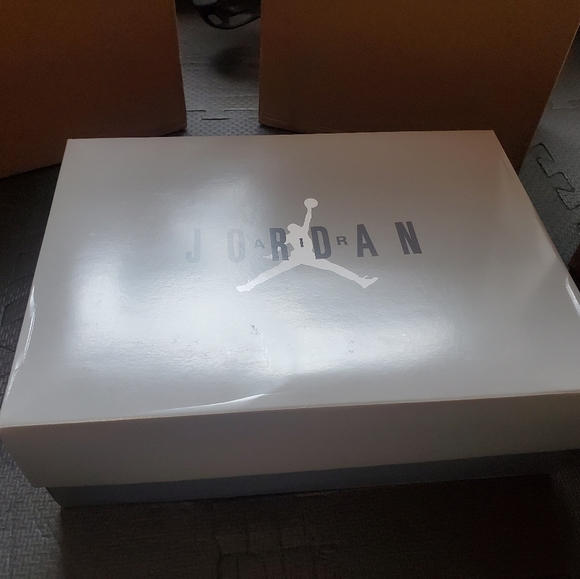 Nike Jordan 11 Retro - Picture 4 of 4